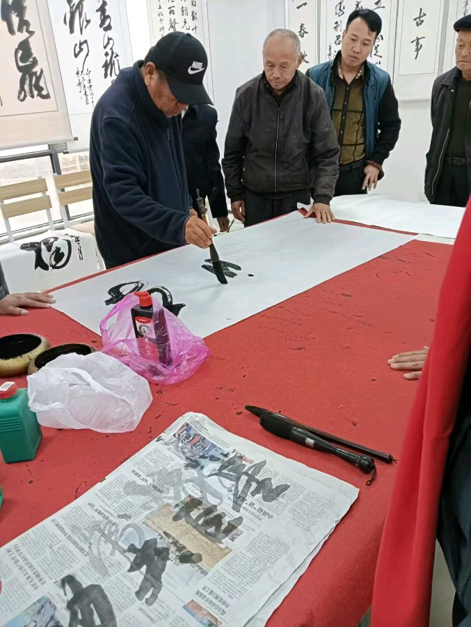 【中國新聞詩雯】墨香四溢，晚晴璀璨~~~~光武镇老年协会书画社以书画会友传佳话（图7）