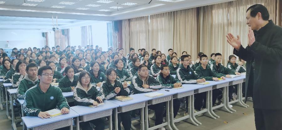 睿聪高中高快读写之星(3)童琬渲:如何让自己成为发光体(附刘士秋校长讲话)(图4)