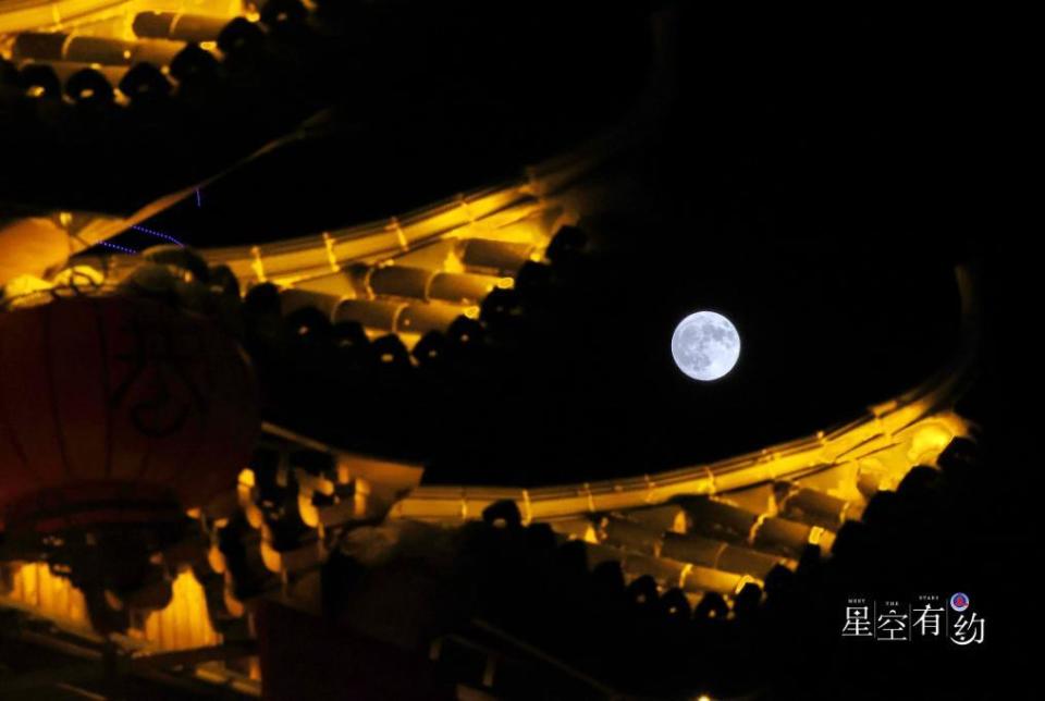 夜游凤凰城 (组诗) 湖北 蓝天风（图2）