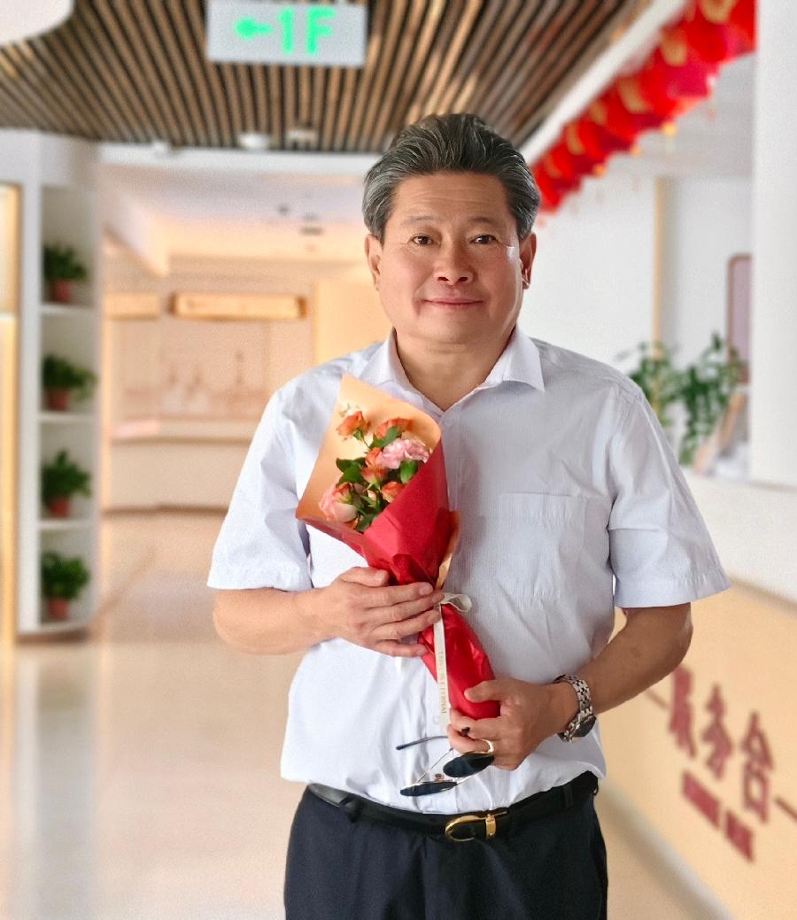 李东方：铁石朗诵《垂钓》海外头条（图6）