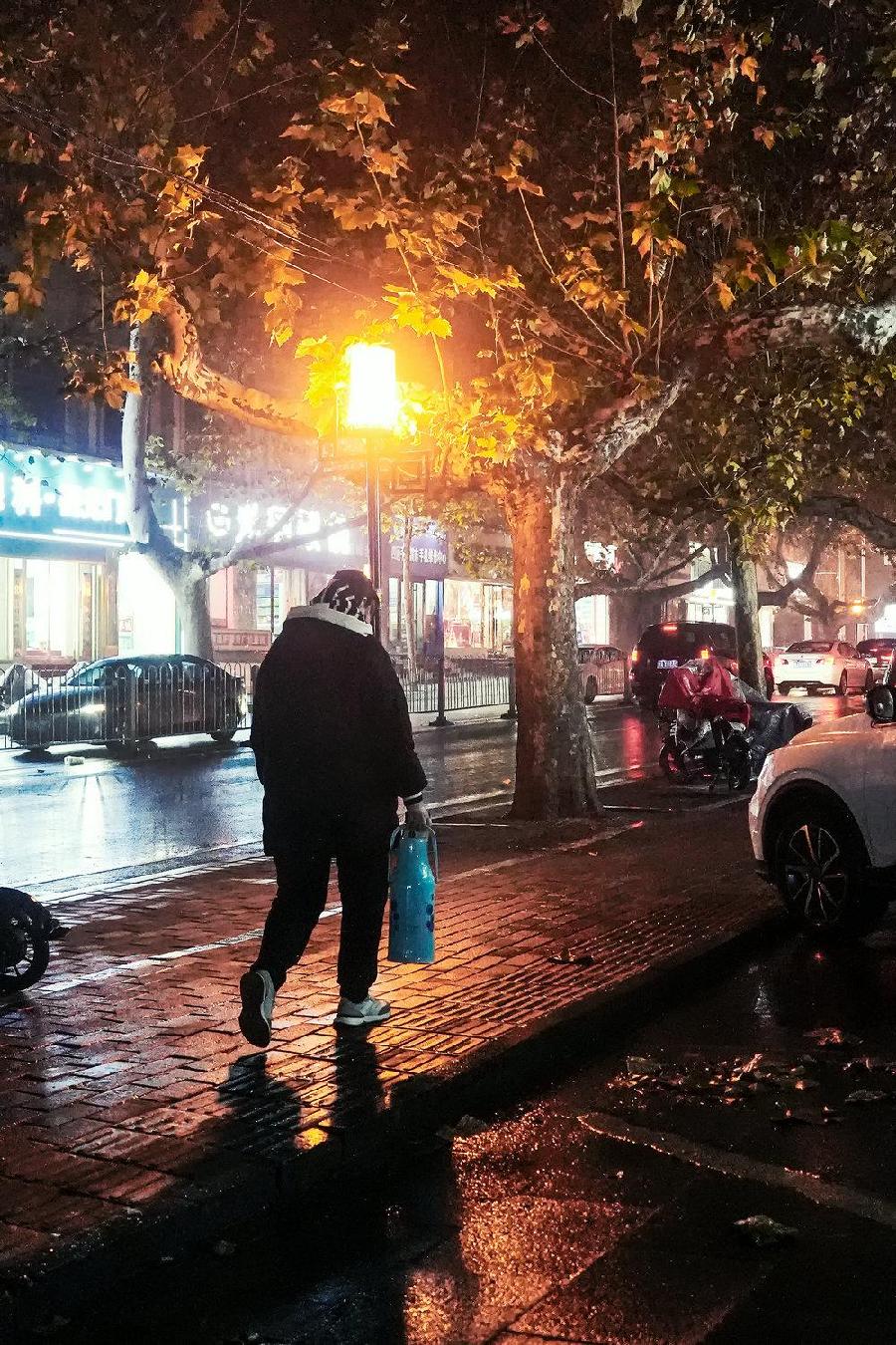 【新山东文学社】《雨夜随想(三首)》作者/樊志刚 主播/星空(图5)
