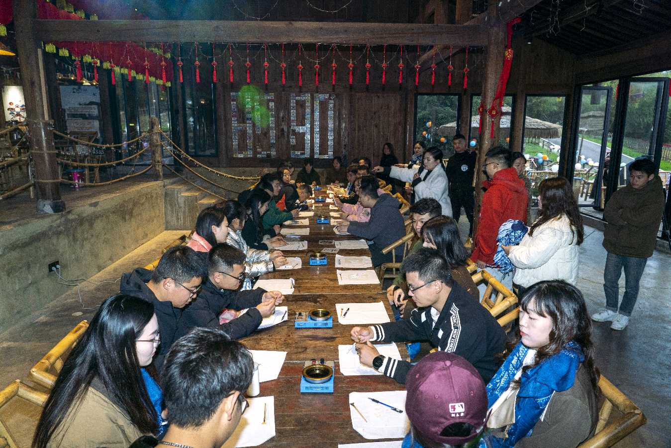 「关工动态」中国铁路成都局集团公司涪陵工务段关团工会联合武隆区团委为路地单身青工筑雀巢(图2)