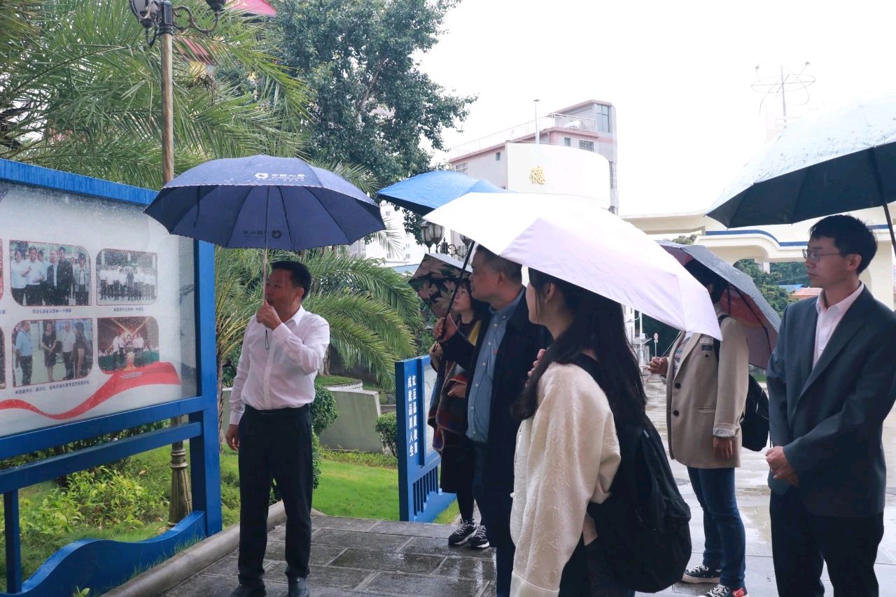 桂林市教育科学研究所专家组莅临西双版纳州第一中学考察交流（图2）