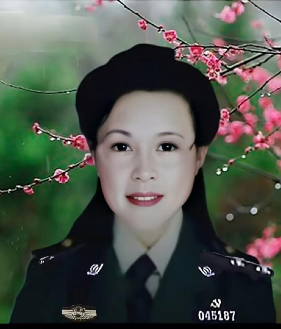 警察颂歌：贺宝璇·李文亚作词｜熊瑞林作曲｜黄峥演唱｜海外头条（图3）