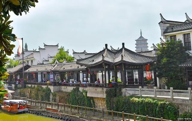 七律·答友人（一）作者/冯清明……莲叶之珠文学社