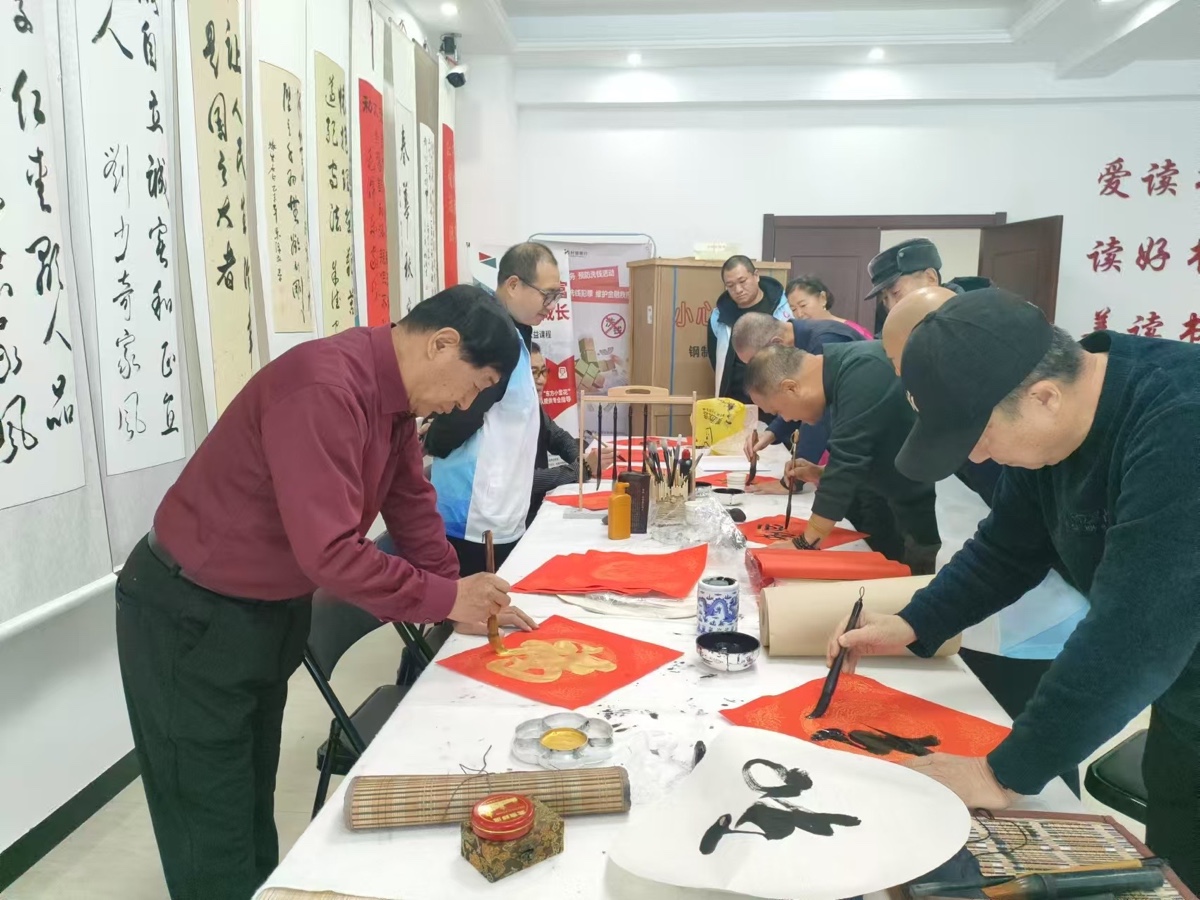 黑龙江省志愿服务基金会、哈尔滨新区学雷锋志愿服务中心携手哈尔滨市兴江社区艺术团，举办了“邻里相庆，志愿暖心”主题活动 ‖ 作者阳光的问候，高歌（图7）
