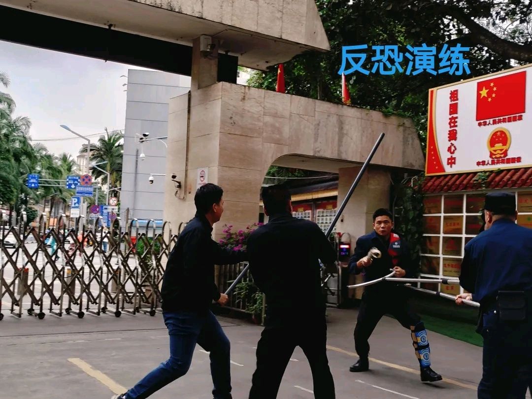 【允美教育集团】以“演”筑防,以“练”护航——西双版纳州允景洪小学反恐防暴安全应急演练(图9)