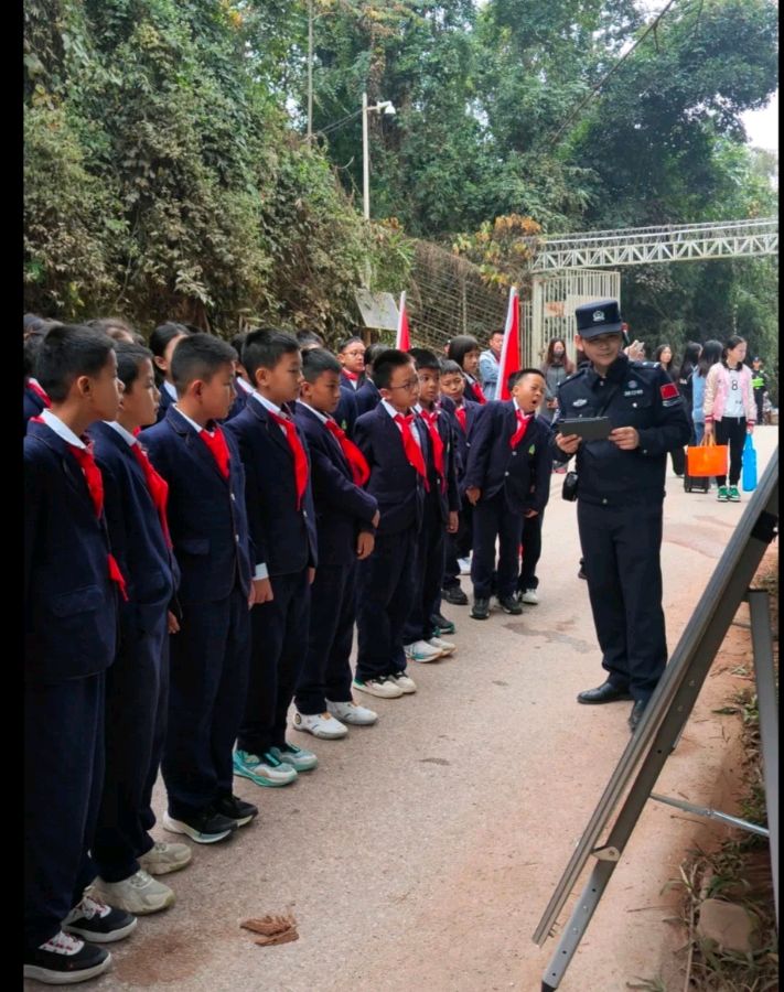 【允美教育集团】西双版纳州允景洪小学 “红领巾爱祖国——共守祖国疆土 共建美好家园”行走的思政课第七期活动(图16)