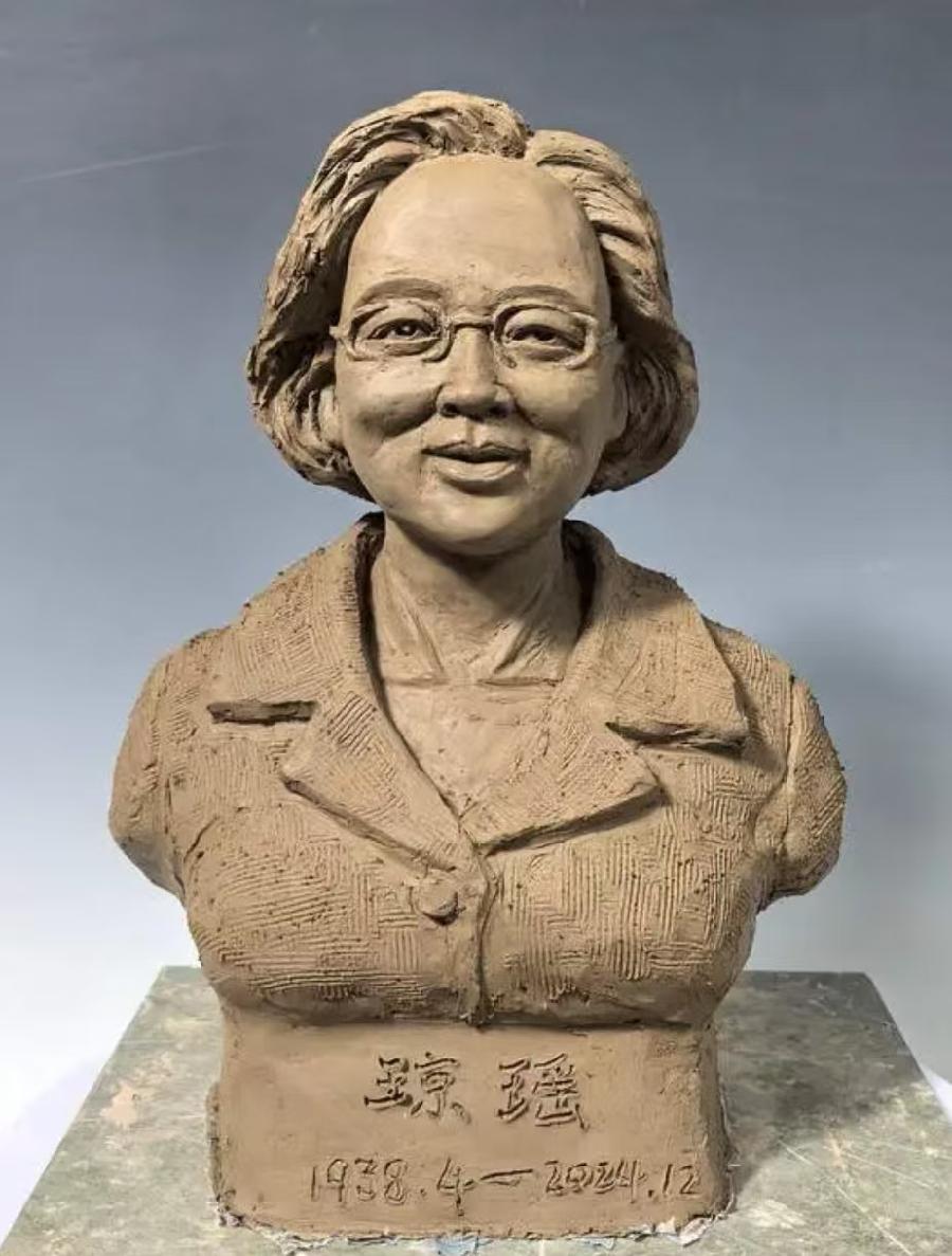 【名家诗坛】著名诗人，叶春秀悼念台湾作家“琼瑶”（外一首）海外头条（图6）