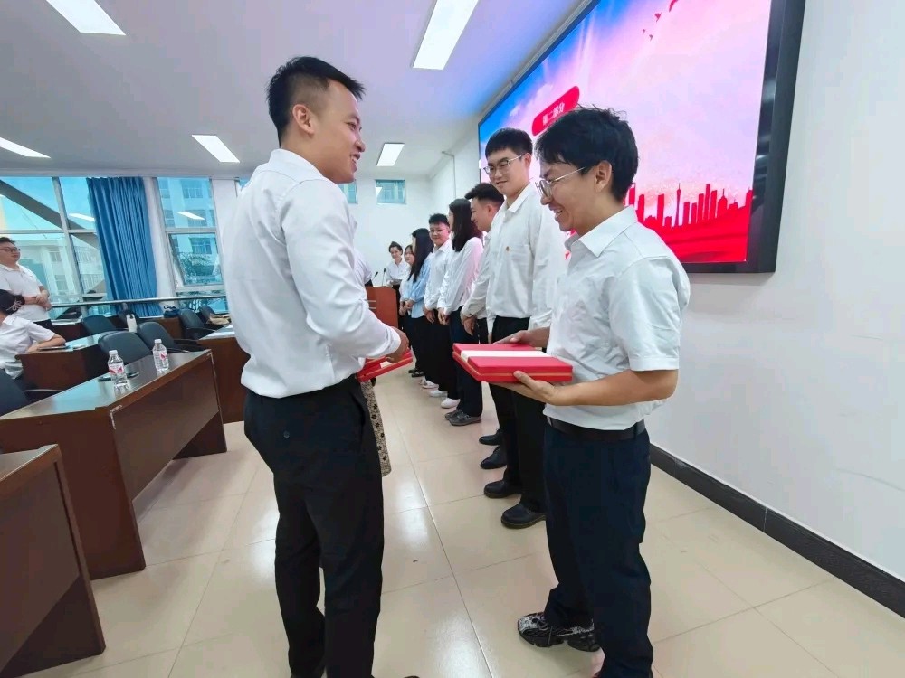 青春奋进 砥砺前行——西双版纳州第一中学教师团支部主题活动(图13)