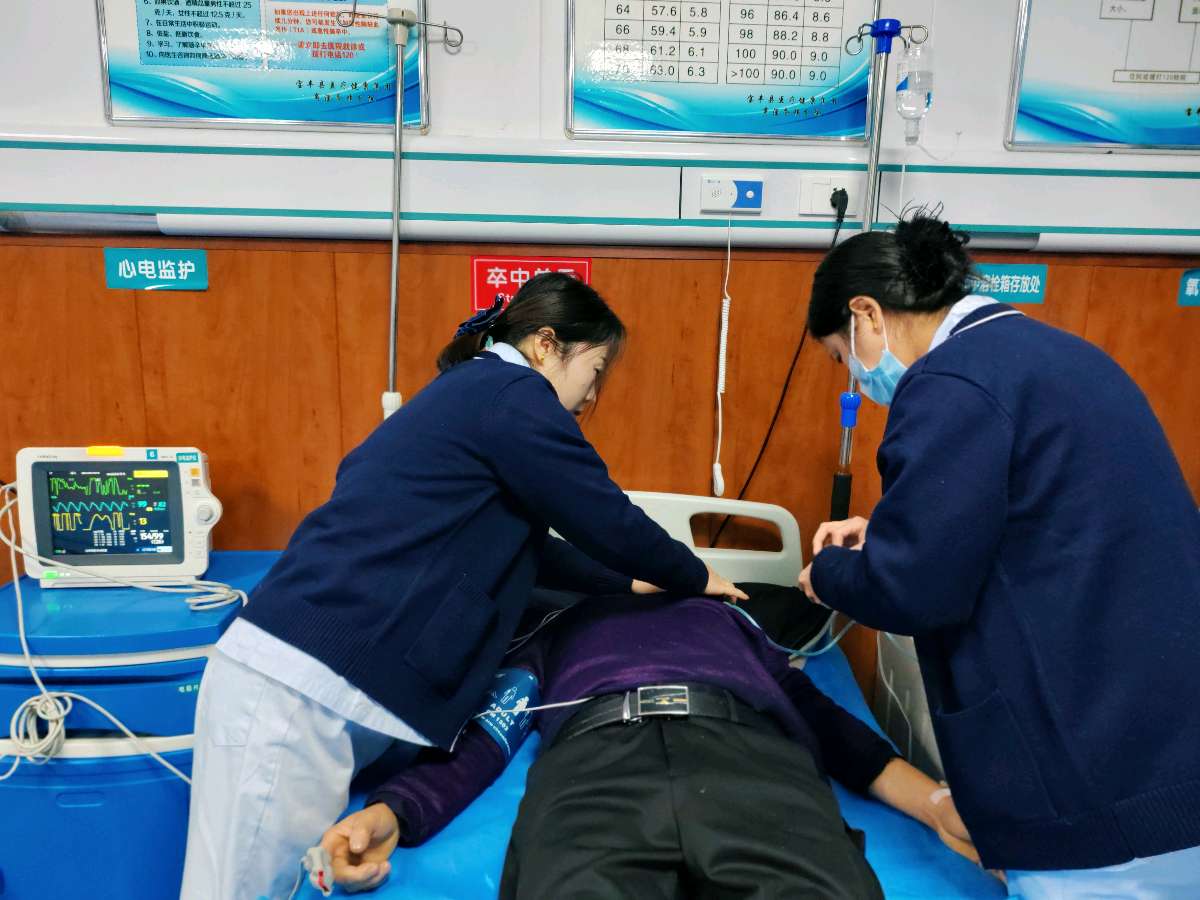 宝丰商酒务镇：血糖患者突发心梗 县乡救治转危为安（图2）