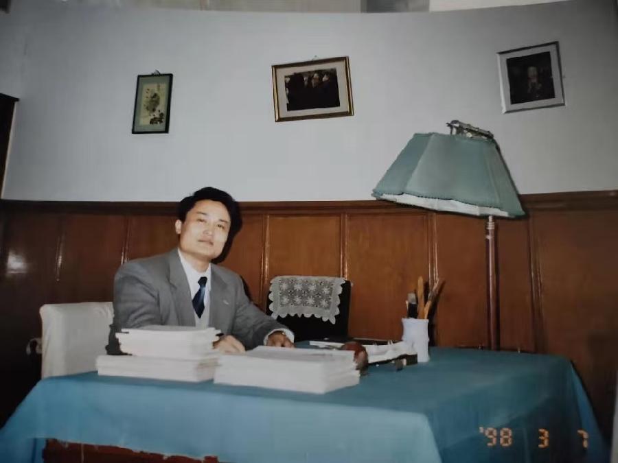 周业明：箫雅朗诵《山中回望》海外头条（图7）