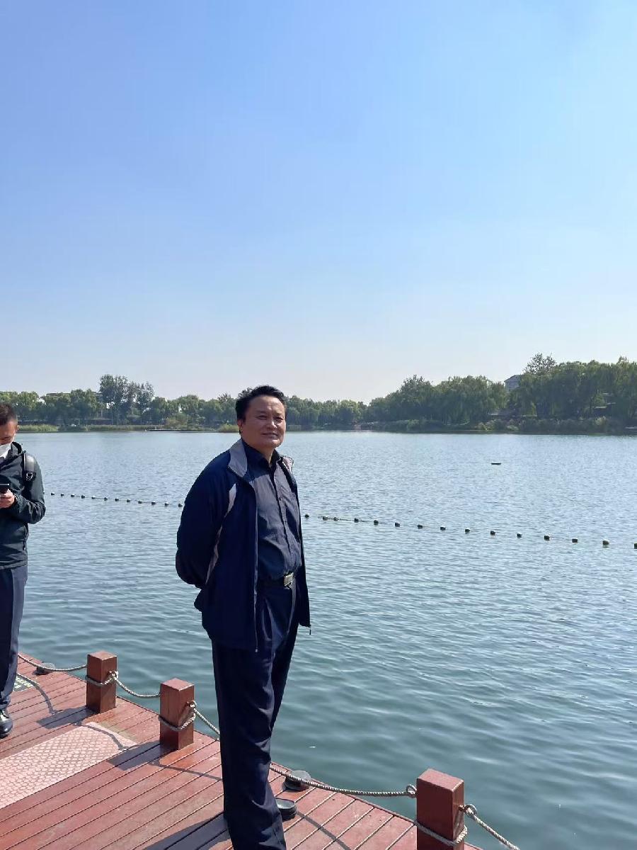 周业明：箫雅朗诵《山中回望》海外头条（图9）