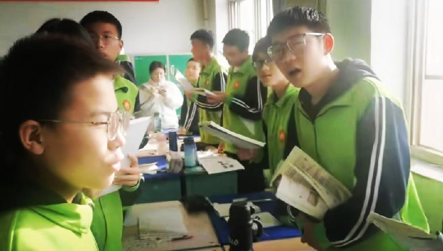 特稿：看着小老师上的课，娟儿笑成了一朵大菊花——小老师蔡逸琴上“三标道法课”引发强烈反响（图10）