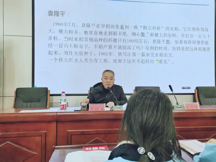看见·感悟·呈现——《知音》杂志编辑及作家高汉武进桃花江镇中心学校进行文学讲座（图2）