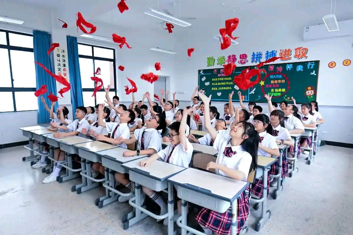 《江西钢铁厂旧事之小学时光》作者:石沉【主播:丹桂】【桃源国际诗歌文化传媒】用声音传递温暖以诵读致敬人生♬（图8）
