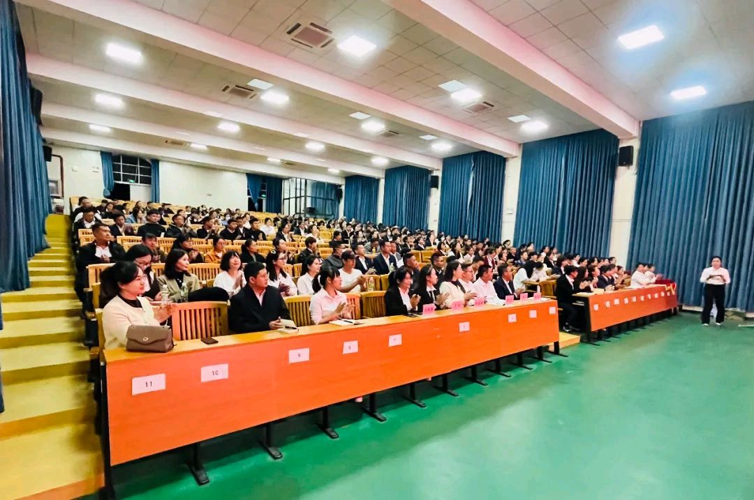 【允美教育集团】征程万里风正劲,硕果累累映日新——西双版纳州允景洪小学允美教育集团总结表彰大会(图3)