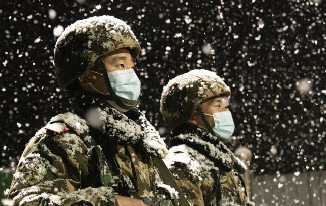 【新山东文学社】《你的吻,融化了北国的雪花》作者/蔡春德 主播/笑笑(图3)