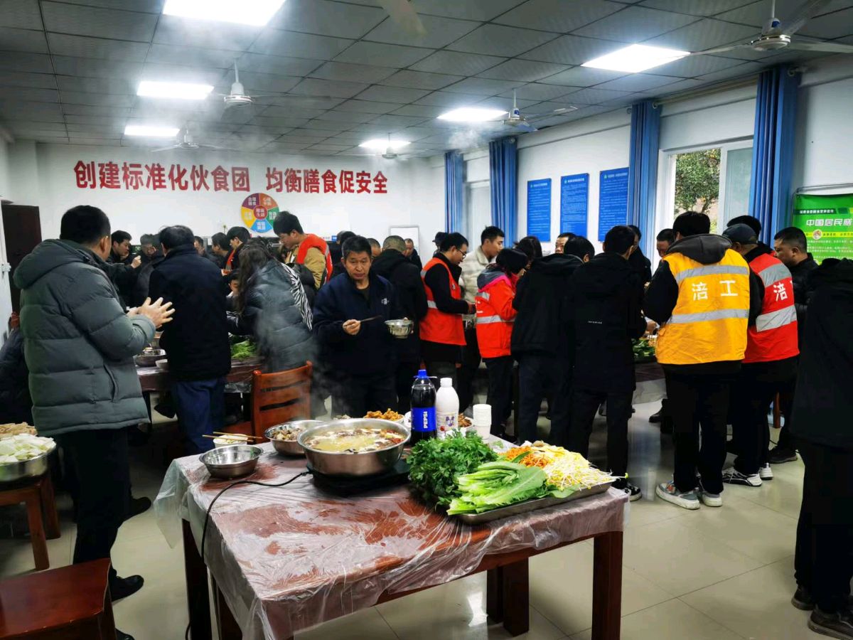 「新闻特写」包饺子，宰全羊，过冬至（图14）
