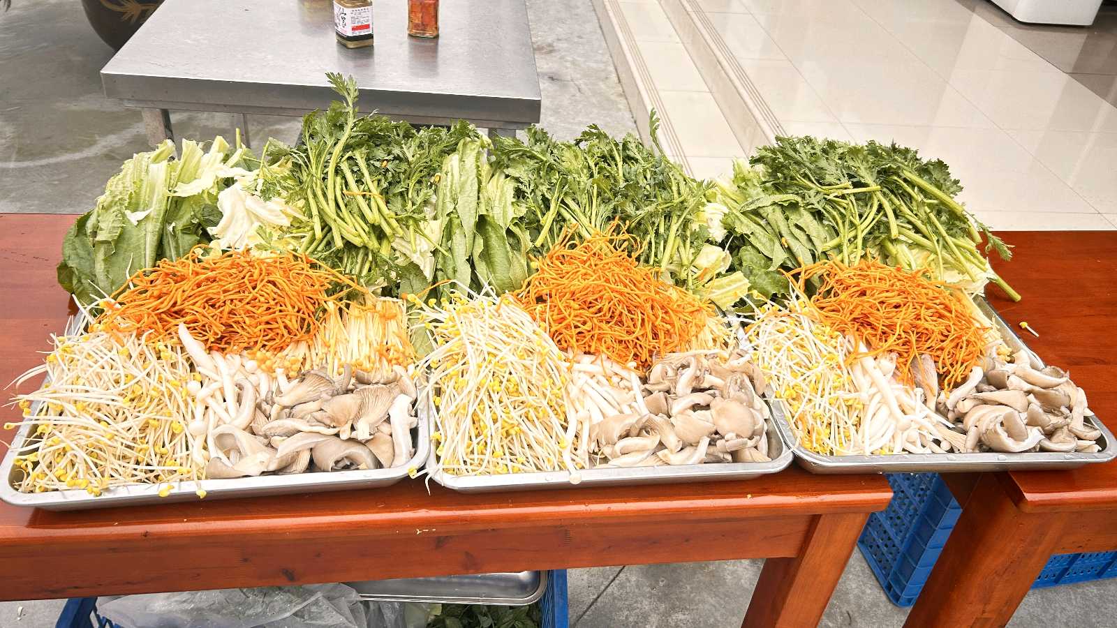 「新闻特写」包饺子，宰全羊，过冬至（图10）