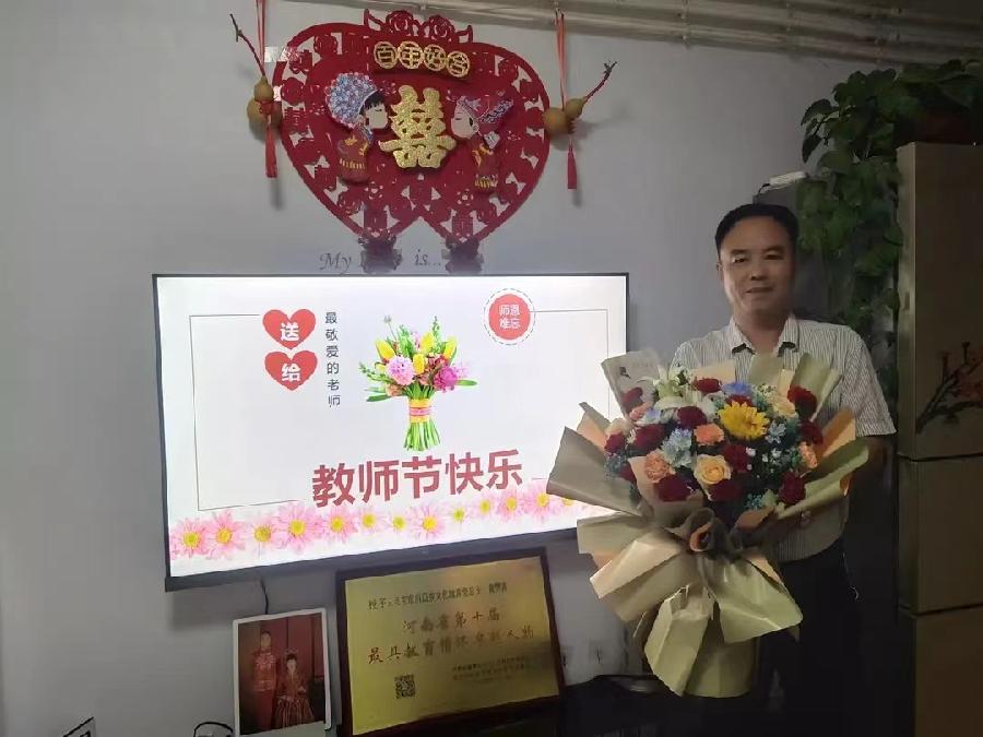 黄赞高：《金秋感怀吟》海外头条（图7）