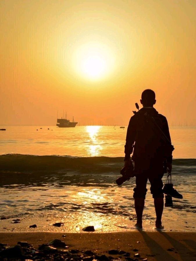 《许峰诗歌研究院》优秀诗人北顾先生诗歌欣赏《流浪的人在外想念你》（外一首）【总第341期】（图2）