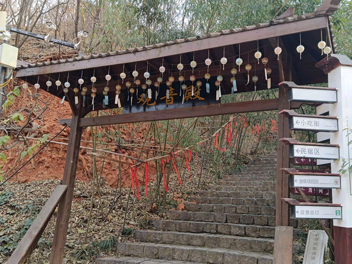 凛冬倒盏村游客多在滑雪场 原作/梁立锋（图5）