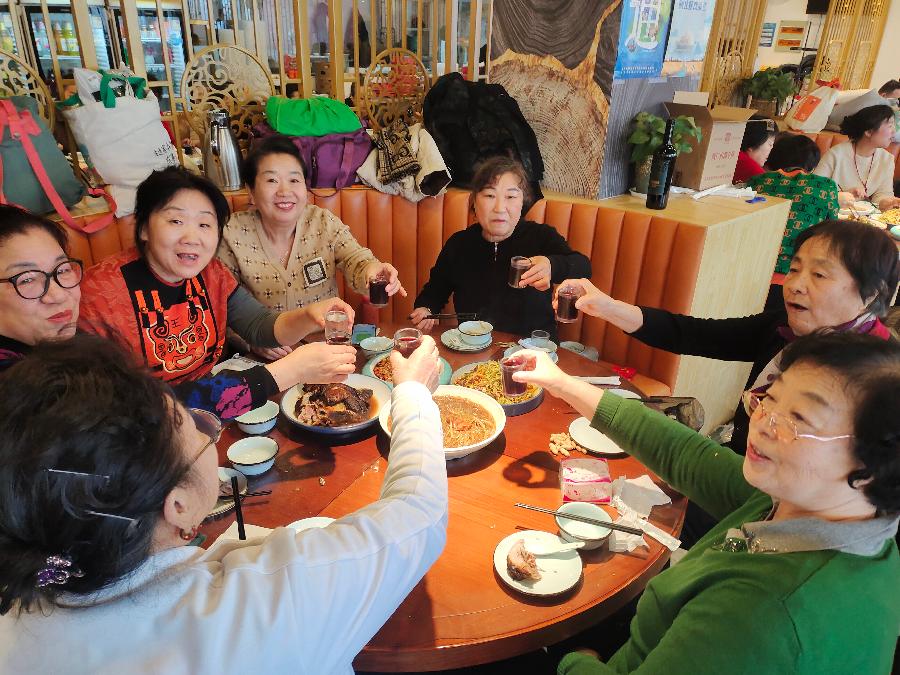 湖边饮者《欢歌笑语迎新春》诵读编辑:开心快乐【运河之春】(第177期)（图31）