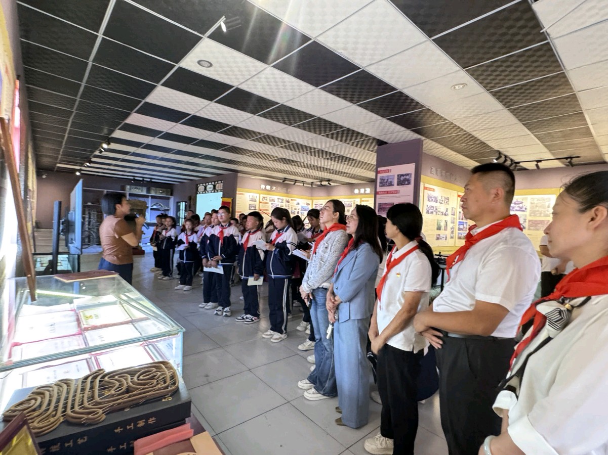 李靖水：古韵今风续华章，文学薪火耀校园（图2）