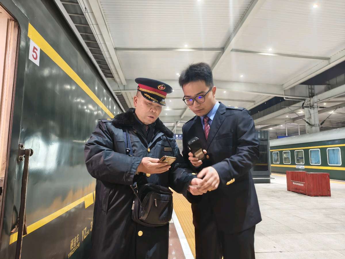 「首战春运」“旅客，我们接你回家过年！”（图8）