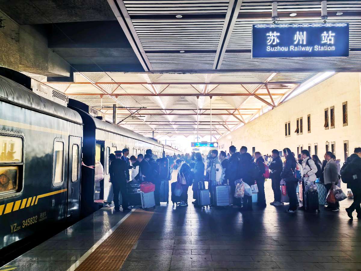 「首战春运」“旅客，我们接你回家过年！”（图12）