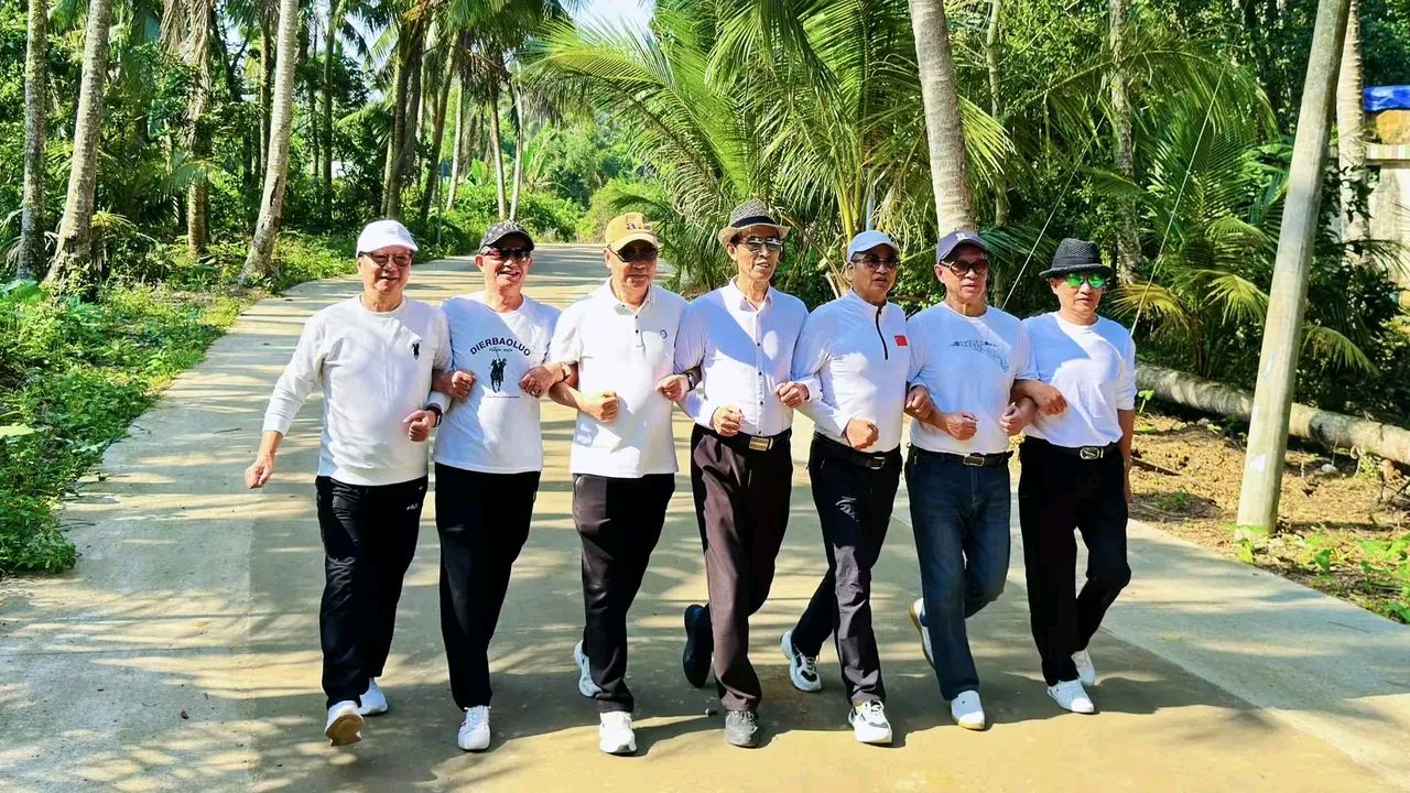 「随笔」开心快乐的重庆铁路文友群