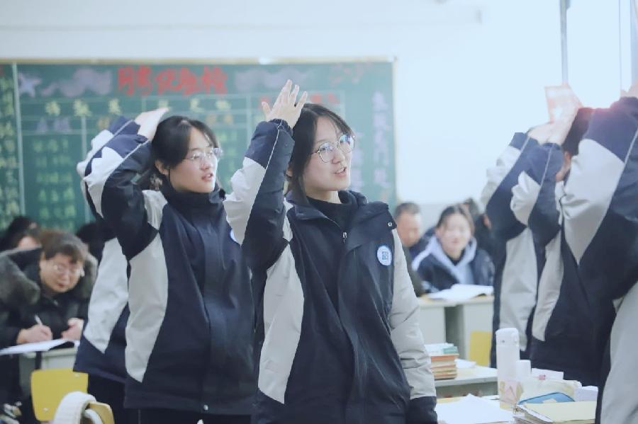 孟国泰，比石头坚硬，比水柔软（图5）