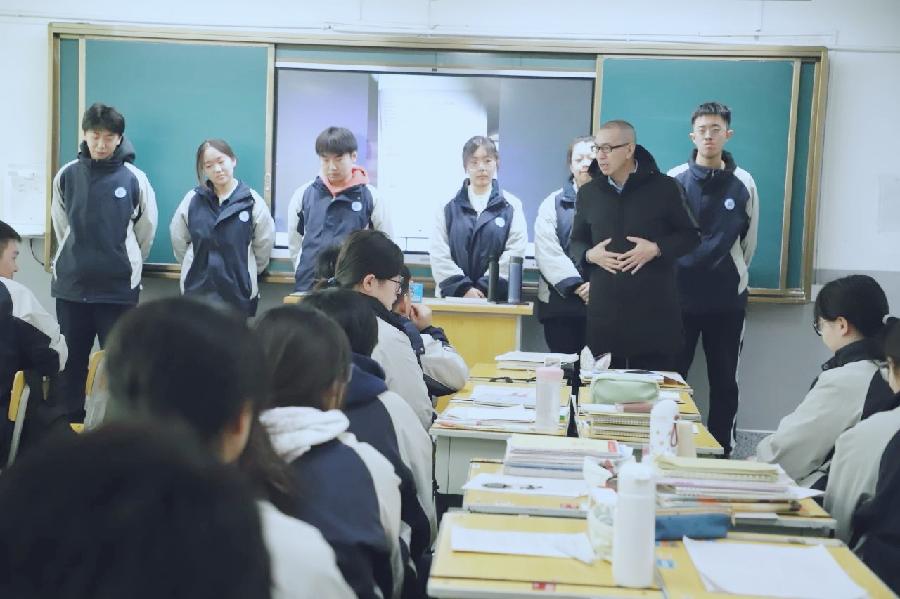孟国泰，比石头坚硬，比水柔软（图4）