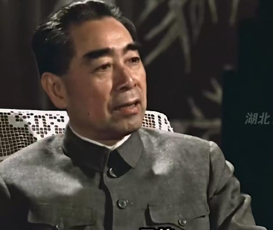 何玉明的《永远镌刻在我们心中的巨人》
