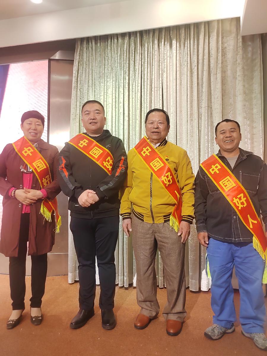 国好人公益团队慰问解放战争老英雄王朝(图2)