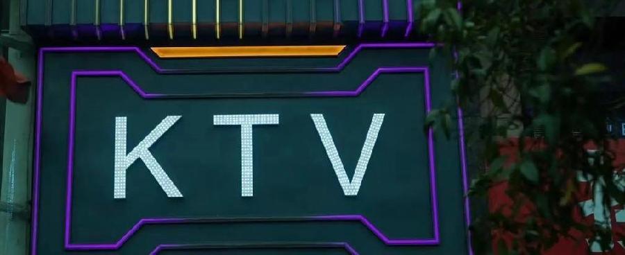 火凤凰：静月晴美（日本）朗诵《行走的KTV》（外一首）海外头条（图5）