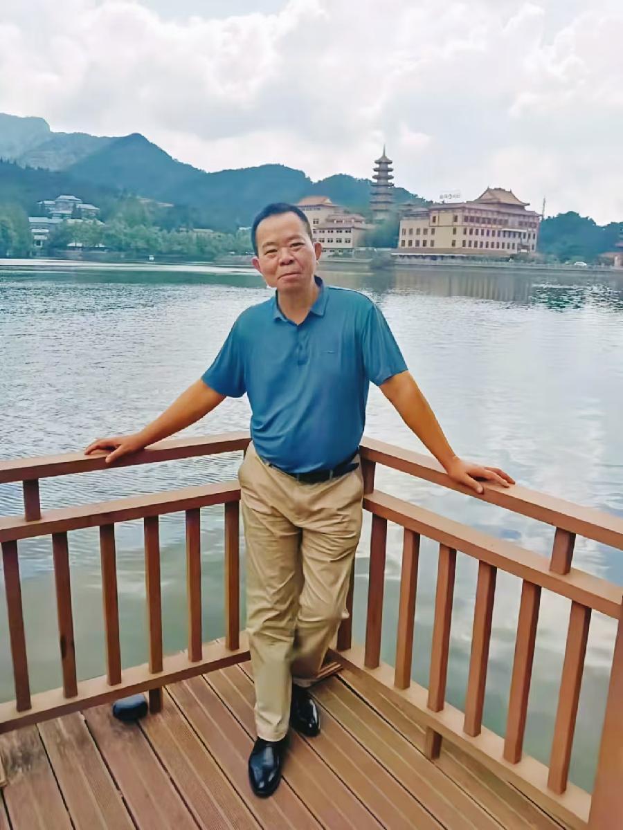 【九月茶韵文学诗社】2025——002《故乡的老柳树》作者/吴耀平 主播/金山 编辑制作/刘林丽（图8）
