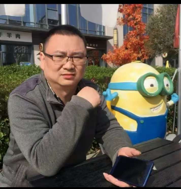 合诵：《父亲与女儿的灵魂对话》作者||秦颖-朗诵者||紫云金翅雕· 笑对人生· 微笑｜海外头条（图9）