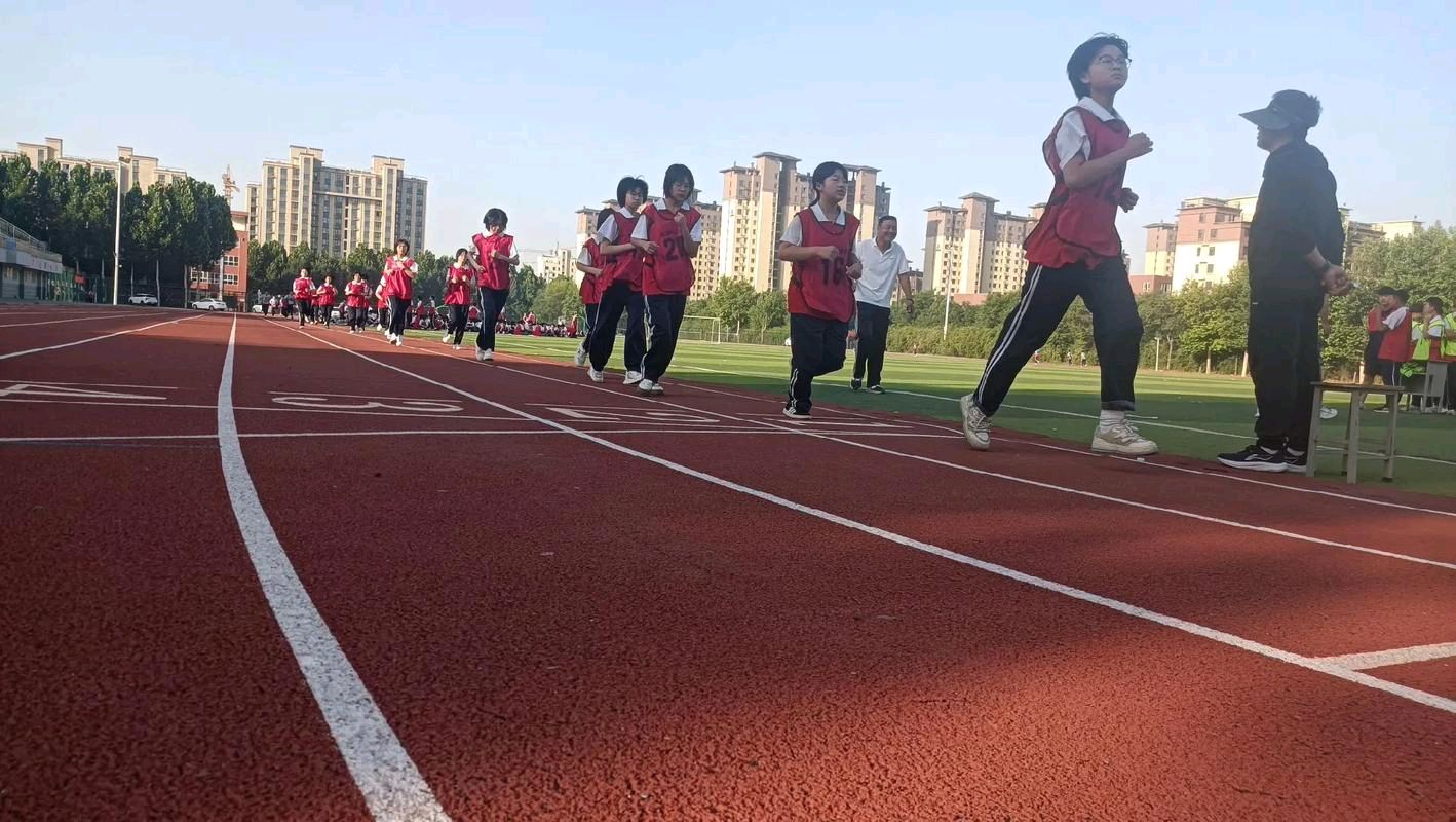 操场上的身影～作者||汪寅～导师||魏兴付（图13）