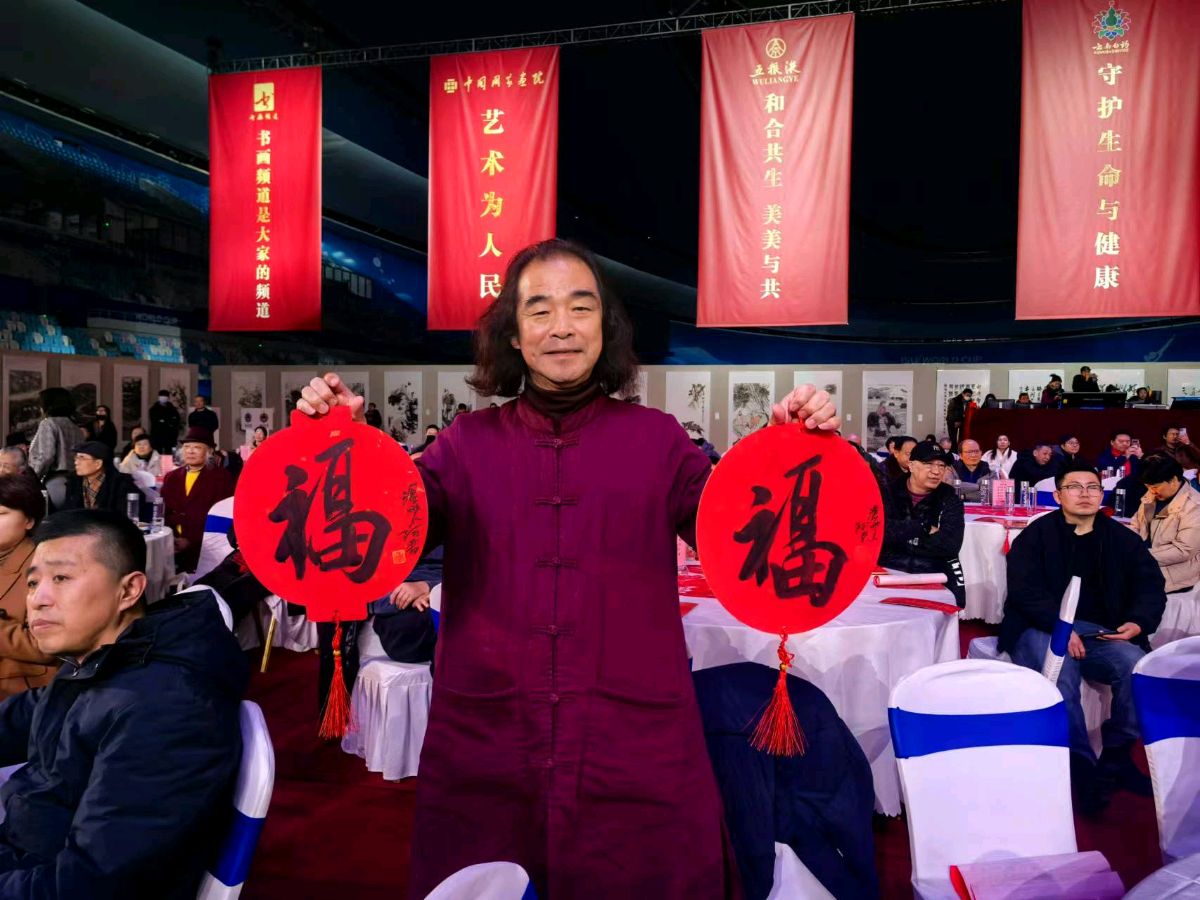 【都市头条向幸福出发编辑部】第12974期 赠画家王君二百八十四韵 文 / 韩焕峰