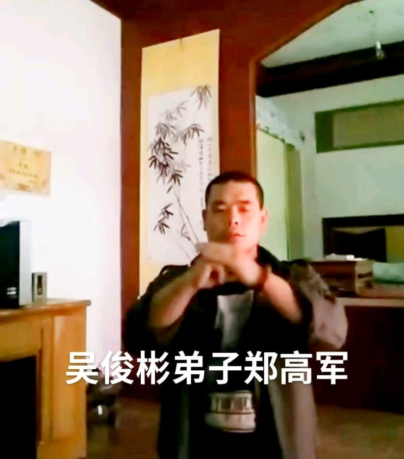 国内最有名的书画家伯乐德高望重桃李满园吴俊彬吴俊彬是当代著名的书画艺术家和收藏家，被誉为书画家的伯乐。以下是对他的详细介绍：一、身份与职务吴俊彬是著（图2）