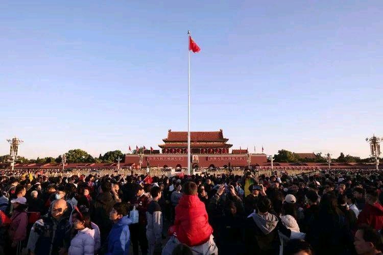 【明心文学】张自云/北京游记（之二）天安门前看升旗 主播/薇薇（图5）