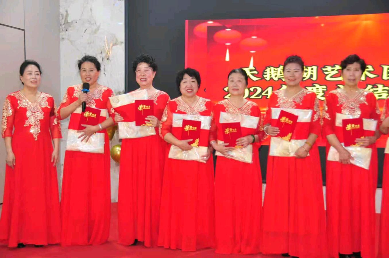 （照片版之一）诵读浪潮势不可挡诵读人数不断刷新——天鹅湖朗诵队2024年总结表彰大会纪实（图55）