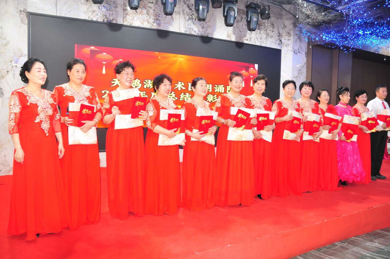 （照片版之一）诵读浪潮势不可挡诵读人数不断刷新——天鹅湖朗诵队2024年总结表彰大会纪实（图54）