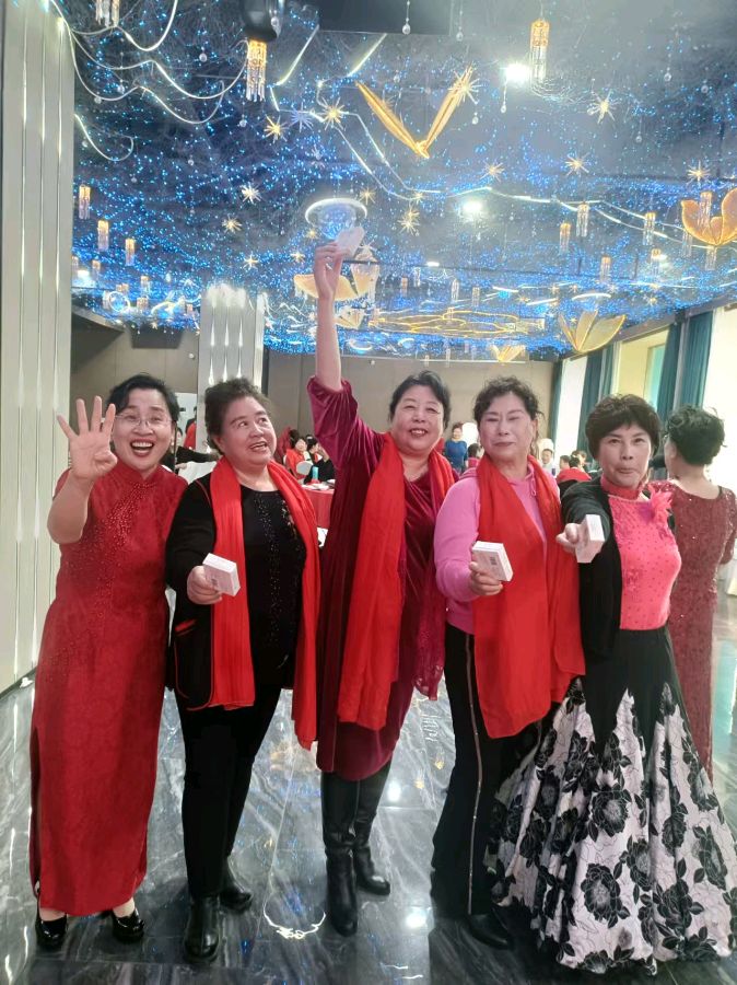 （照片版之一）诵读浪潮势不可挡诵读人数不断刷新——天鹅湖朗诵队2024年总结表彰大会纪实（图67）