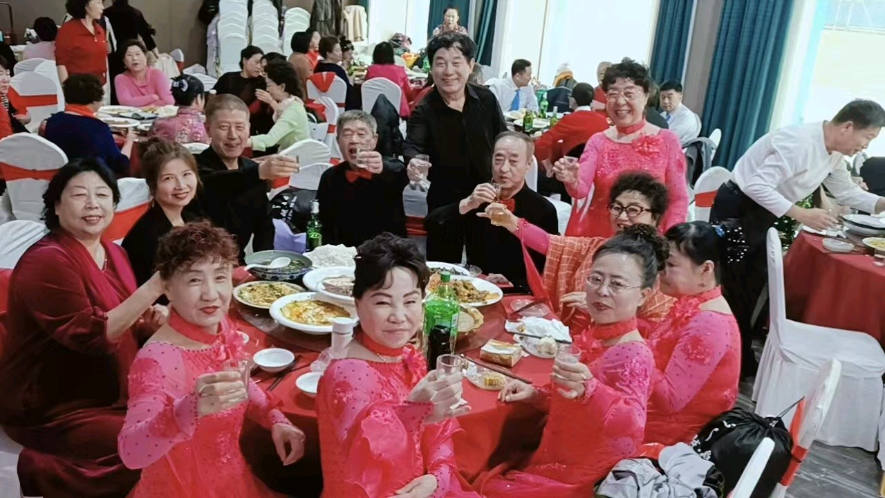 （照片版之一）诵读浪潮势不可挡诵读人数不断刷新——天鹅湖朗诵队2024年总结表彰大会纪实（图56）