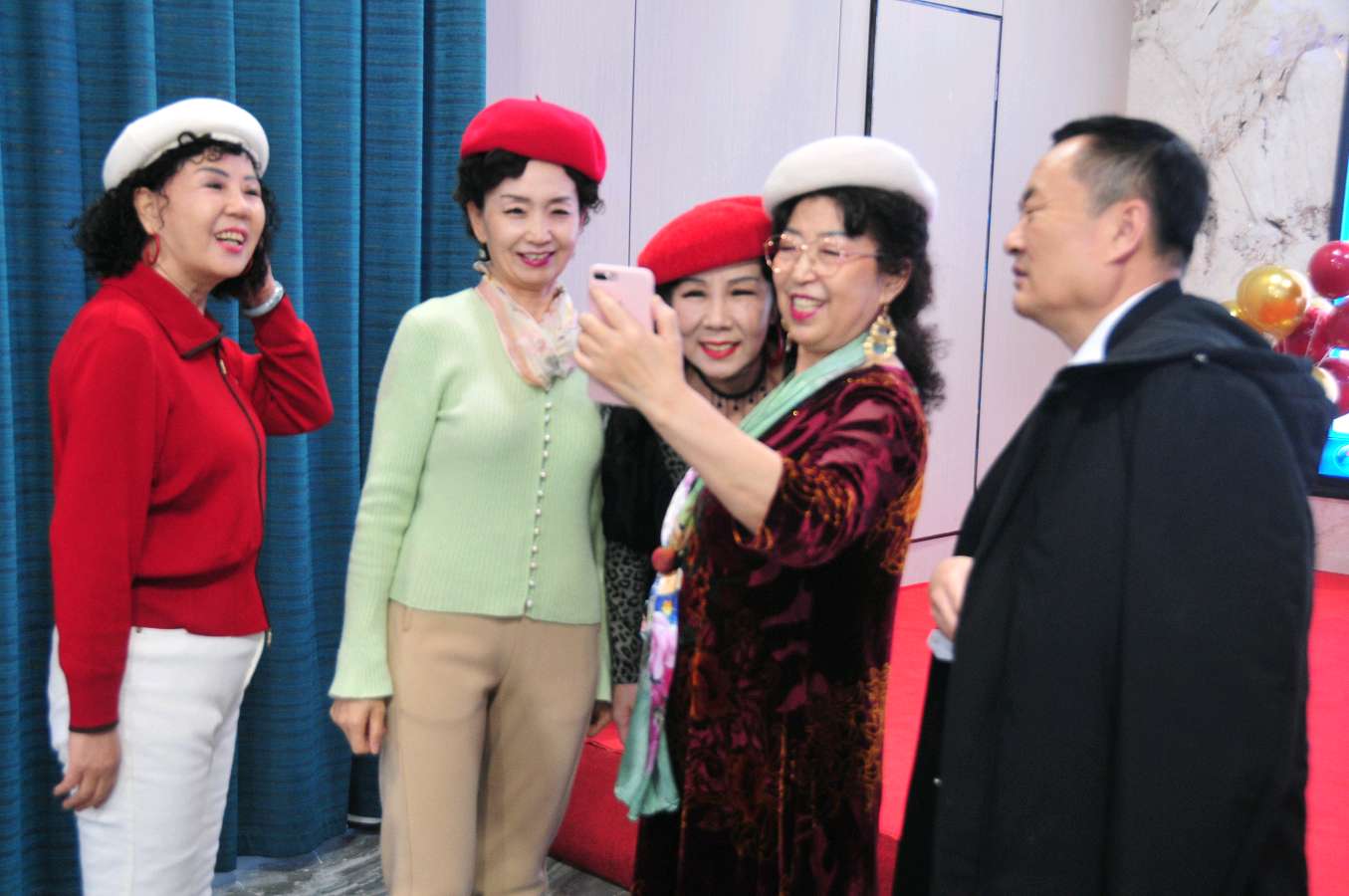 （照片版之一）诵读浪潮势不可挡诵读人数不断刷新——天鹅湖朗诵队2024年总结表彰大会纪实（图9）
