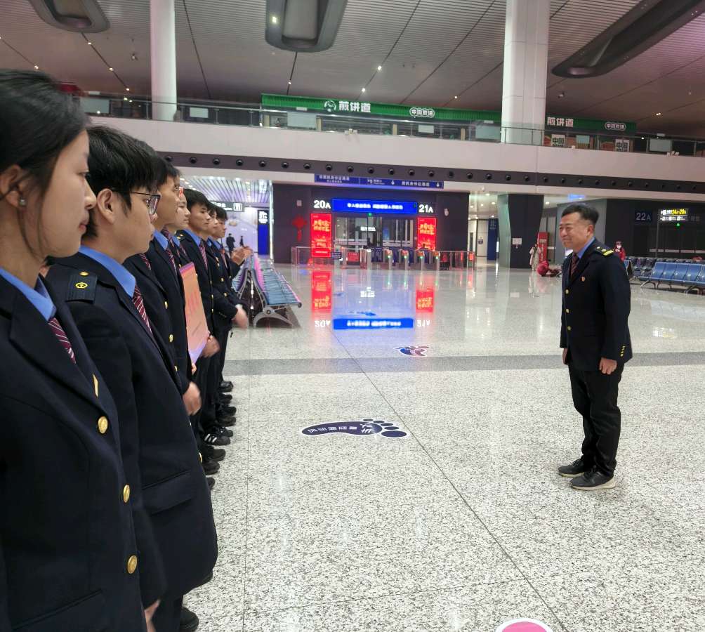 「春运快报」涪工春运团旗红‖涪陵工务段关团联手兵分三路战春运（图13）