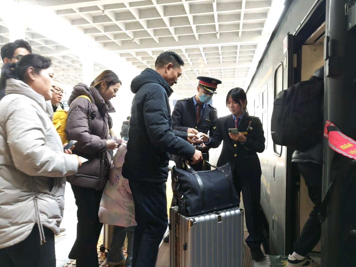 「春运快报」涪工春运团旗红‖涪陵工务段关团联手兵分三路战春运（图22）